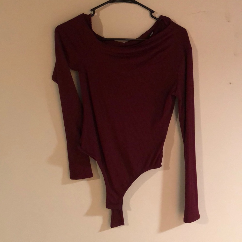 Fashion nova maroon one shoulder bodysuit